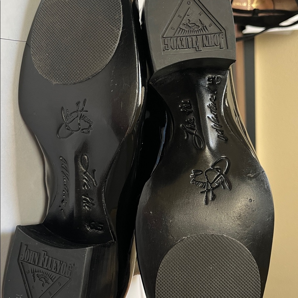 FLUEVOG  Glossy Black ankle BOOTS! 8.5m - Picture 6 of 7